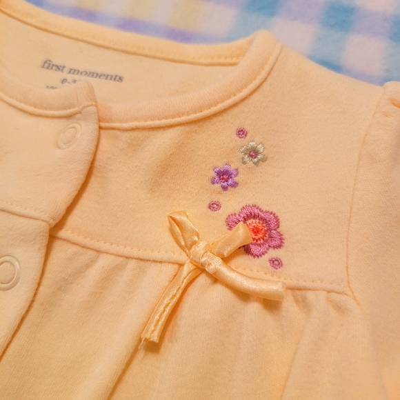 FIRST MOMENTS 🌸 Vintage Yellow Embroidered Floral Butterflies Snap Romper 0-3M - Picture 5 of 8